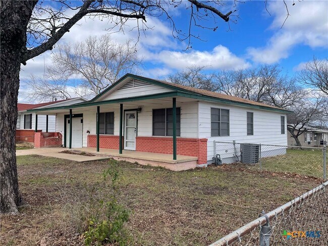 Building Photo - 1005 Phil Ave
