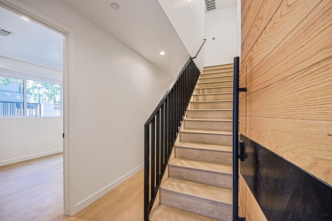 Building Photo - 4658 Fulton Ave