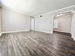 Building Photo - 218 W 15th St