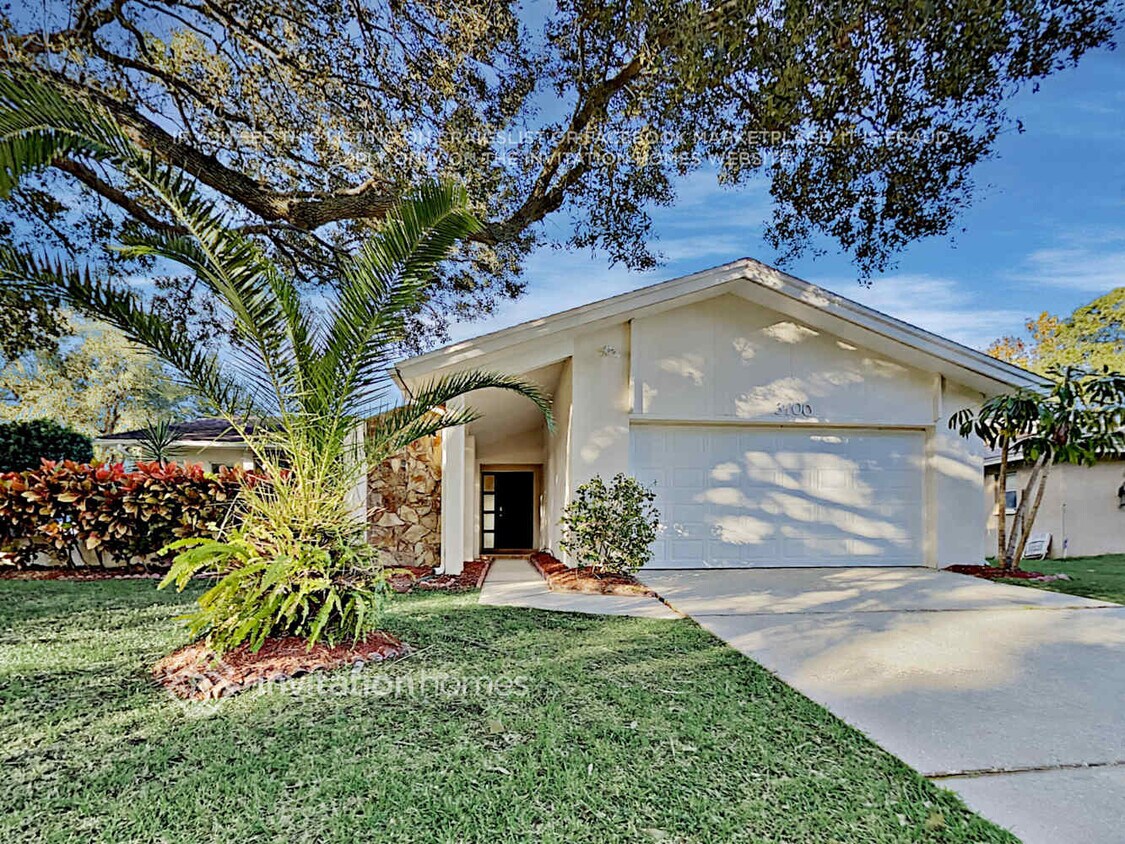 Foto principal - 3100 Blue Heron St