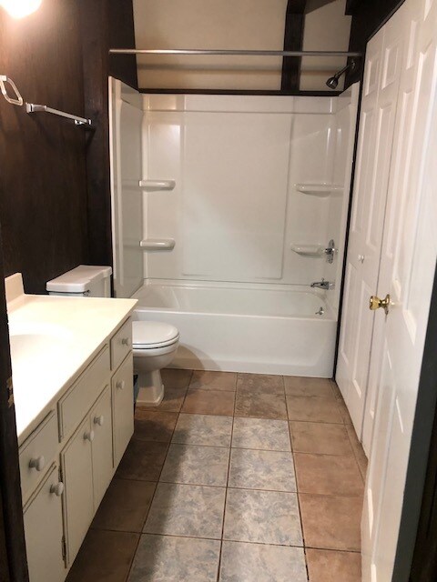 bath, linen closet and laundry hookups - 579 Martha Ave