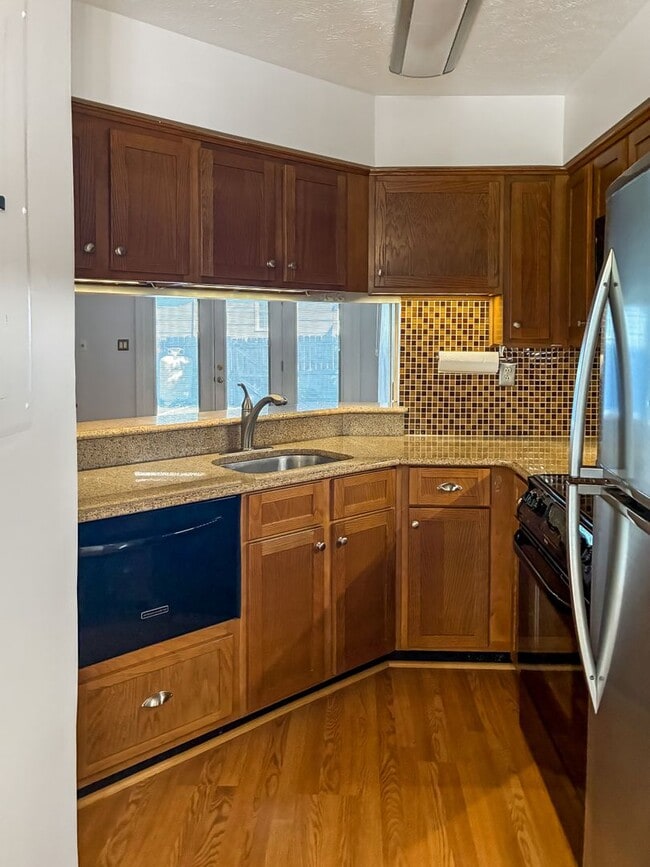 Building Photo - Updated 2-Bedroom Home in Henrico with Pat...