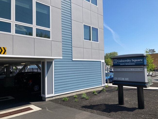 Interior Photo - University Square South