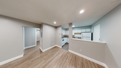 Towne House Apartments photo'