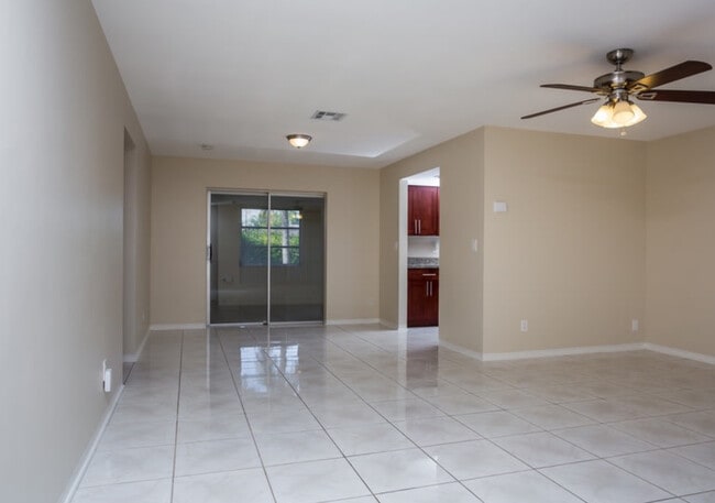 Foto del edificio - 1655 N 50th Ave