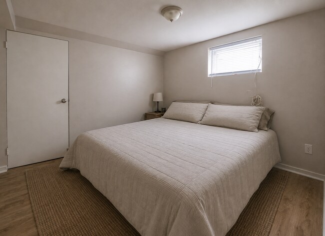 Photo du bâtiment - Updated 2-Bedroom Basement Suite | In-Suite Laundry | Parking Included