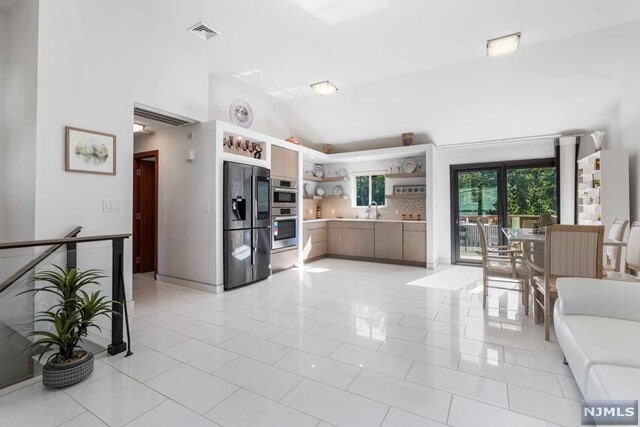 Foto del edificio - 531 Chestnut Pl