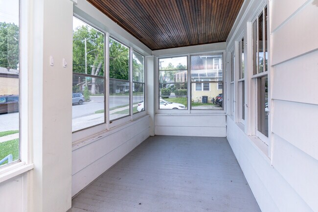 Foto del edificio - 1014 Woodlawn Ave