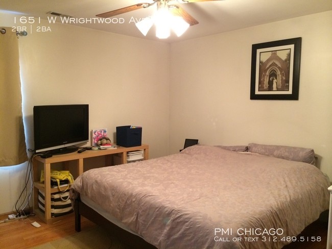 Building Photo - GORGEOUS Lincoln park apt - 2full ba,2car,...