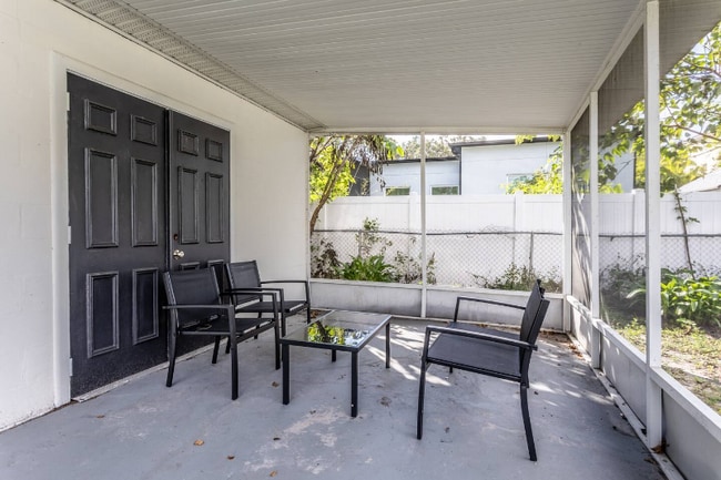 Foto del edificio - 1414 E Harding St