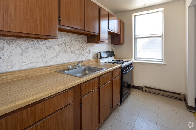 2HAB, 1BA - 604SF Cocina - Oak Lane Court Apartments