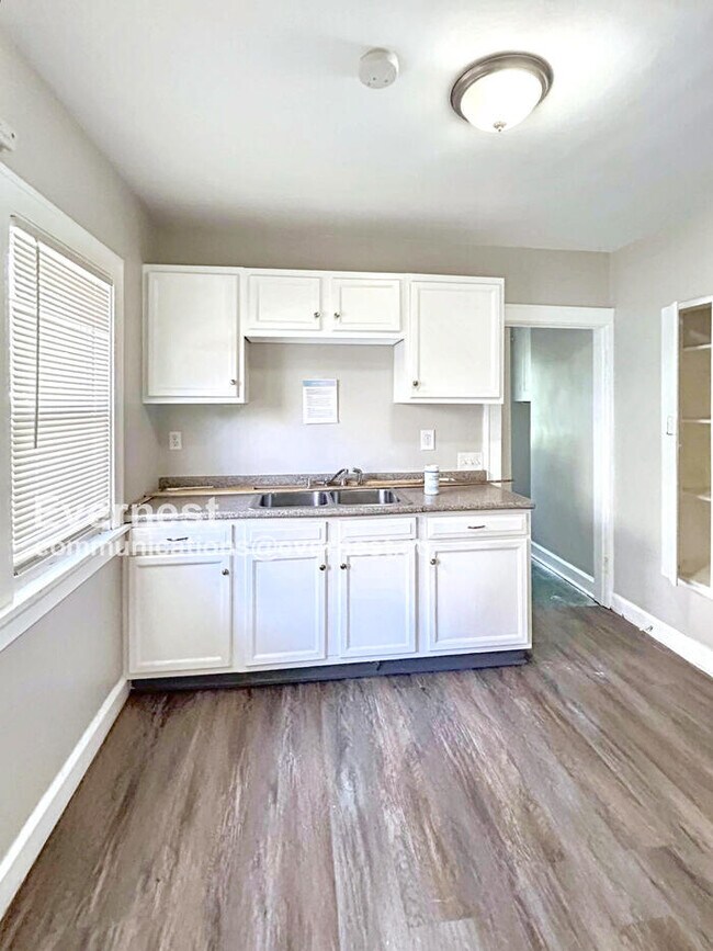 Foto del edificio - Cozy 3-Bedroom Townhome with Garage / Pet-...