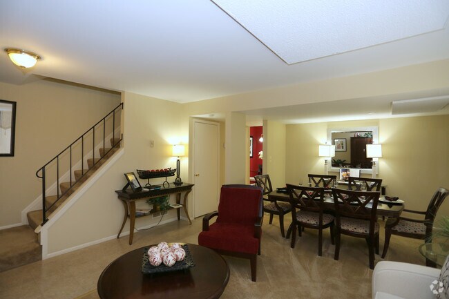 3 1212 SF-Living área de la habitación - Howard Hills Townhomes