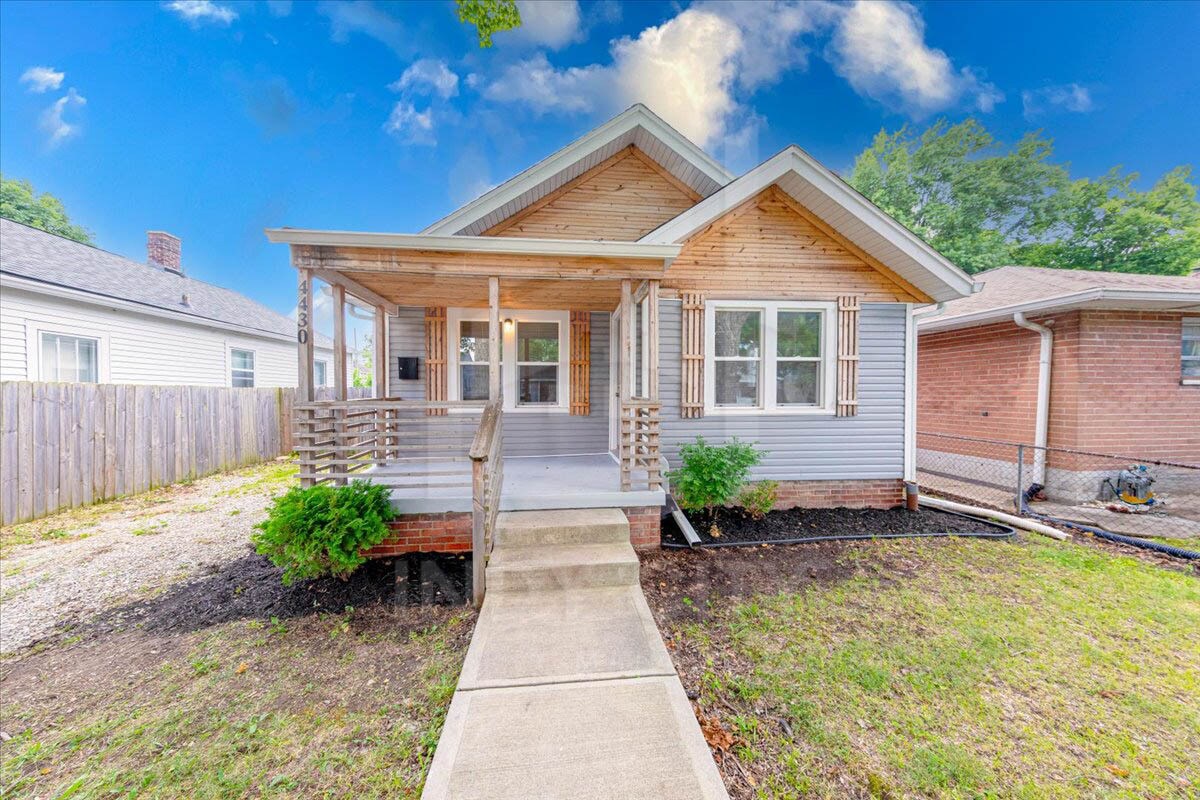 Primary Photo - 4430 Crittenden Ave