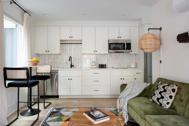 Building Photo - 542 Boulevard NE