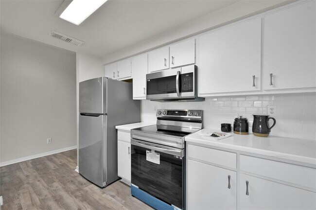 Building Photo - 12800 Melville Dr
