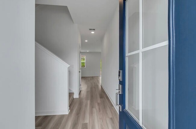 Foto del edificio - 168 E Millbrook Dr