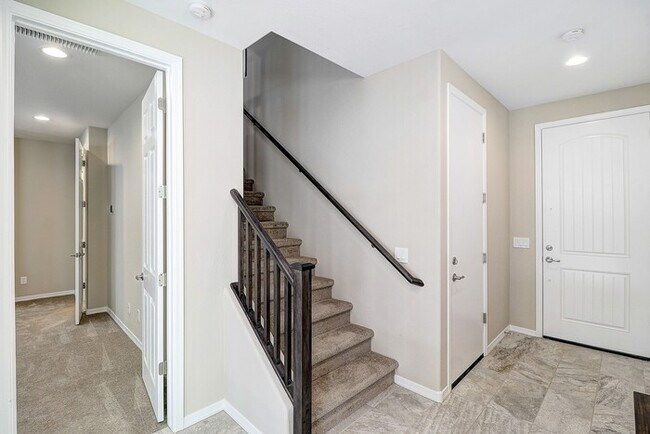 Foto del edificio - PRIDE TO LIVE, NEWER BUILT COMMUNITY IN CORE CHANDLER. MUST SEE COMMUNITY AMENITIES