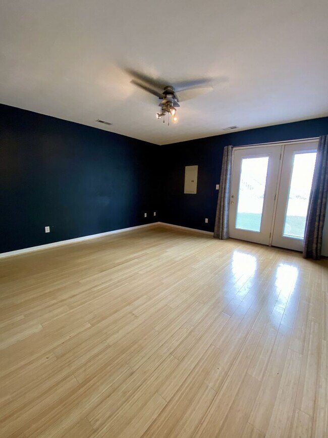 Building Photo - Lynnhaven Shores
