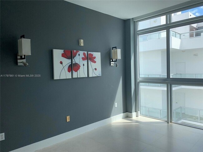Foto del edificio - 720 NE 62nd St