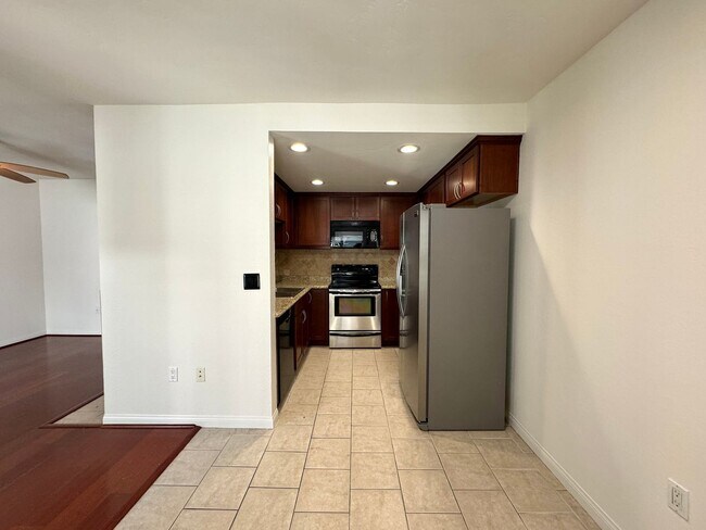 Building Photo - 2BD/2BA CONDO AVAILABLE NOW! IN THE HEART ...