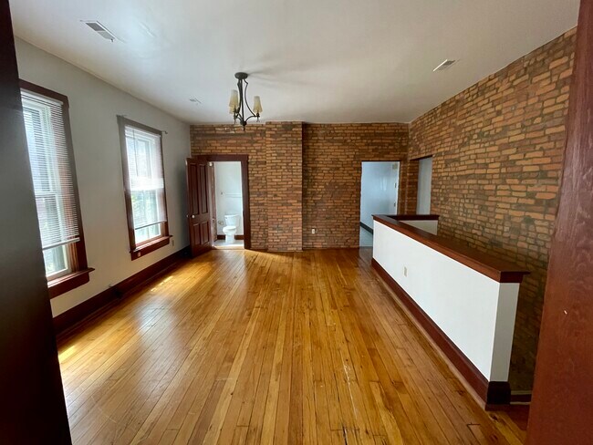Foto del edificio - 217 E Sycamore St
