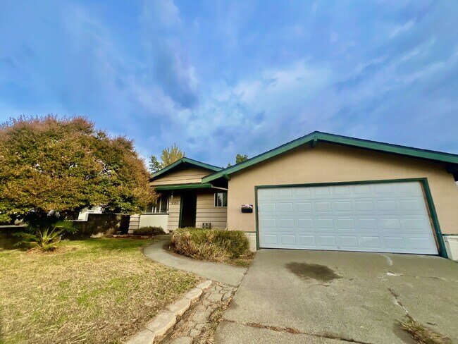 Building Photo - 3/2 In Vacaville!!