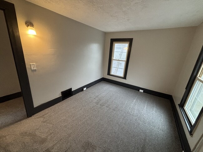 Foto del edificio - 932 13th St SE