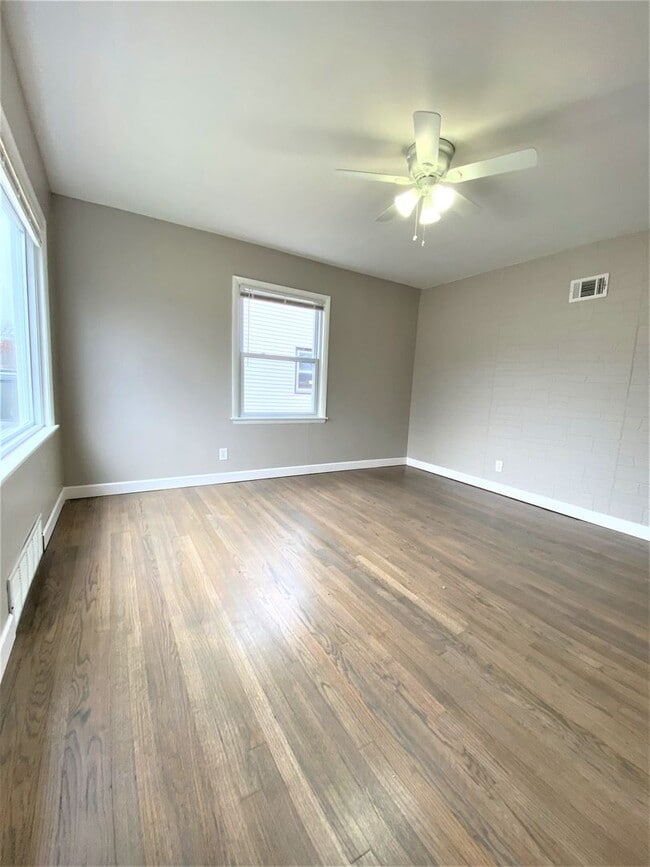 Building Photo - Newly updated 4 bedroom single family home