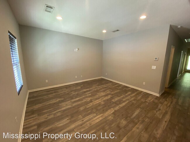 Building Photo - 4 br, 4 bath House - 406 Shady Park Cove