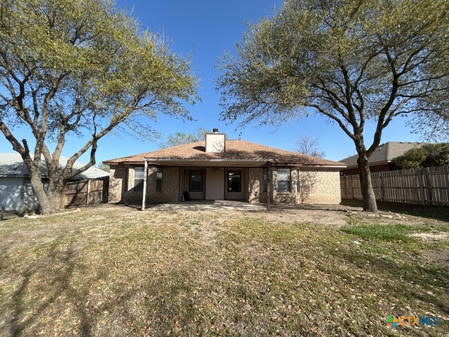 Building Photo - 3906 Lone Oak Dr
