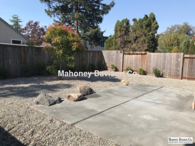 Building Photo - 613 Maria Dr