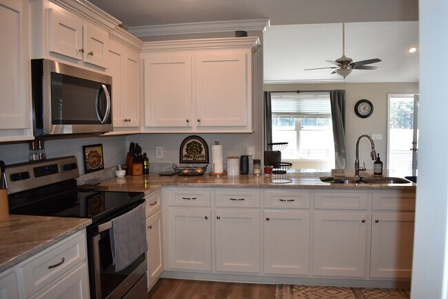 Foto del edificio - 2118 Eureka Way