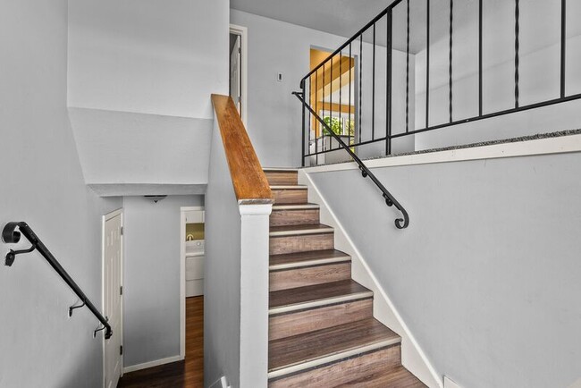 Building Photo - 2715 N Whipple Ct