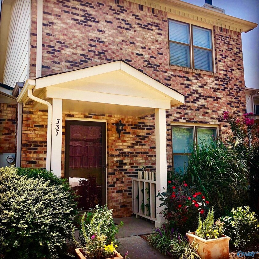 Foto principal - 337 Chateau Dr SW