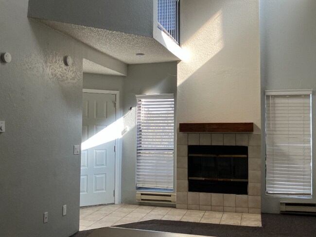 Building Photo - 2700 S White Mountain Rd