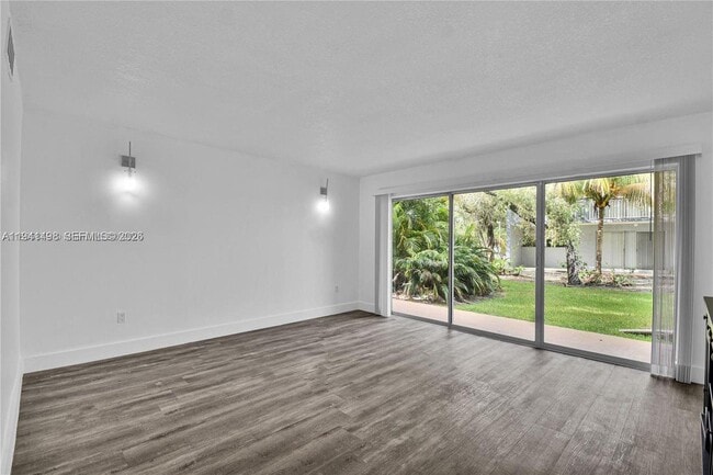 Building Photo - 9371 Fontainebleau Blvd