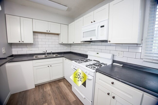 Building Photo - 33 N Rembert St