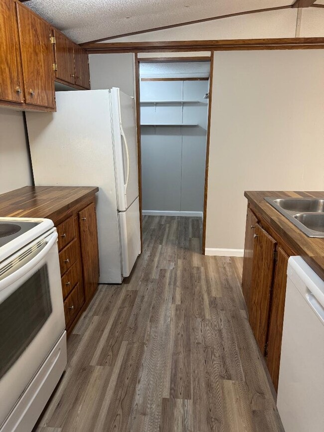 Building Photo - 1248 Kathy Ave