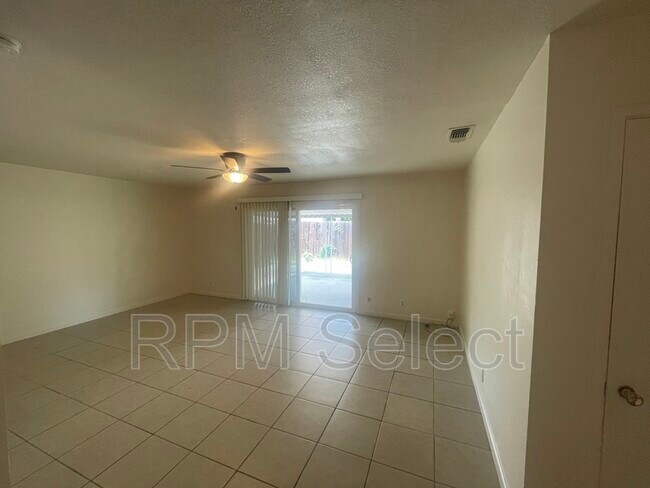 Foto del edificio - 10763 Oakton Way
