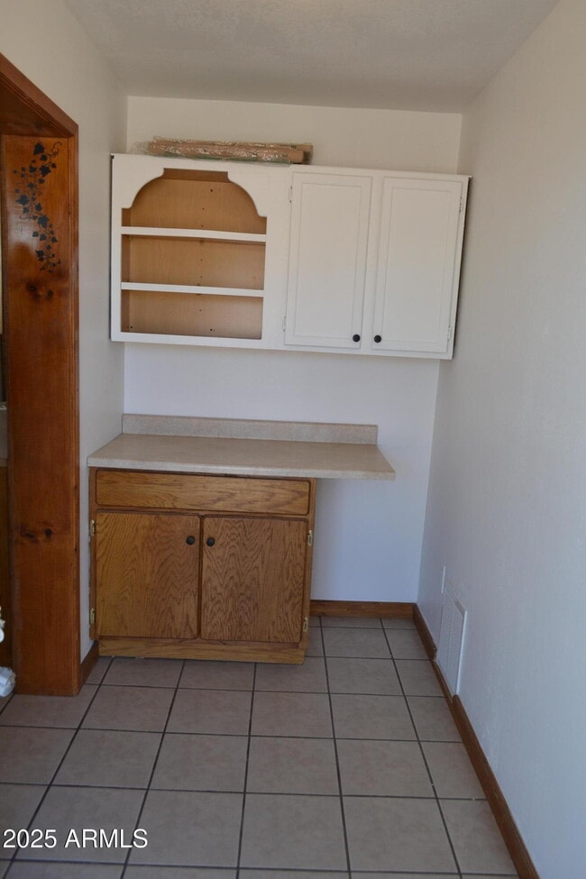 Building Photo - 677 S Warner Dr