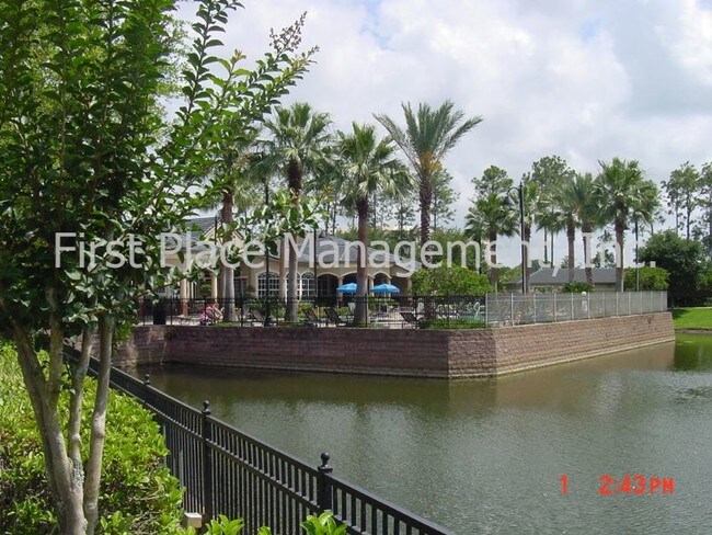 Foto del edificio - 13810 Sutton Park Dr