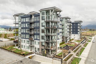 Building Photo - Pinnacle Suites
