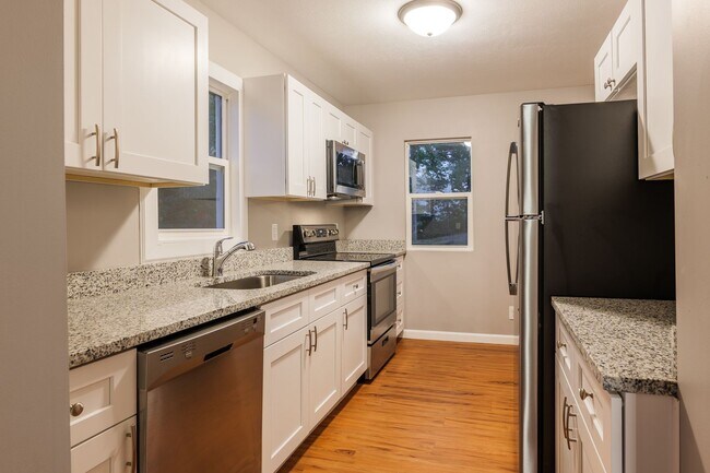 Foto del edificio - Fully Renovated 2BD/1BA – Modern Upgrades ...