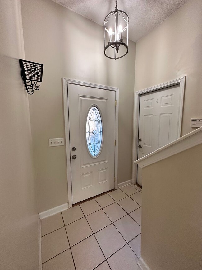 Building Photo - Exclusively Offered by Muse Realty Rentals...
