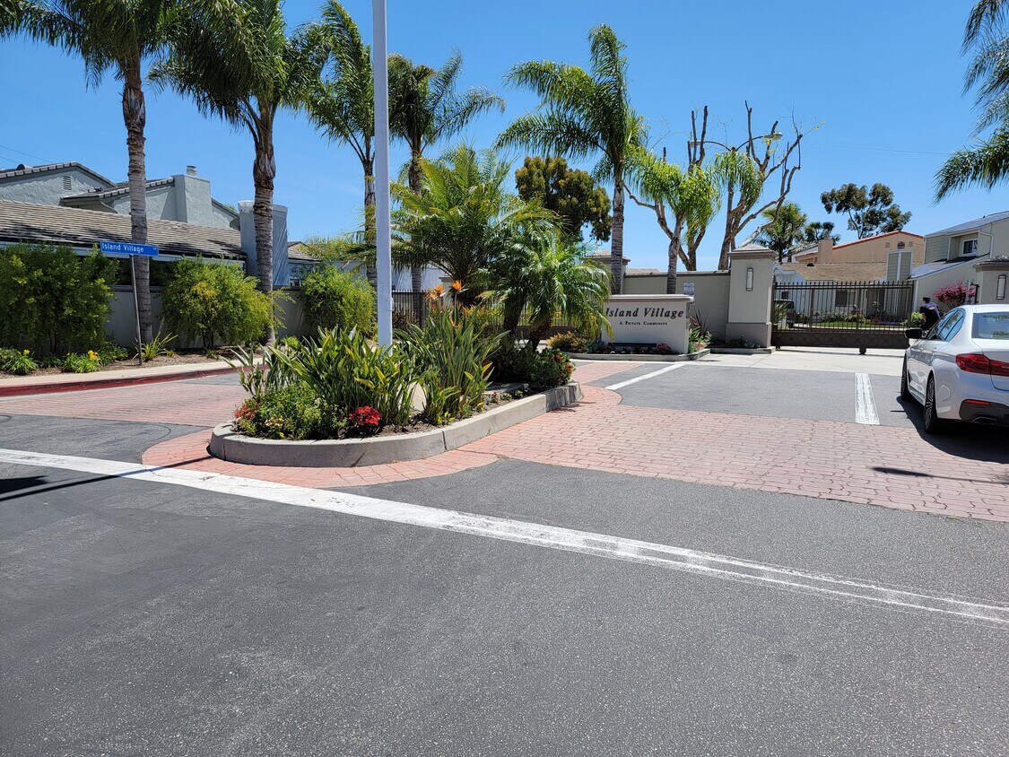 Primary Photo - 7129 Island Village Dr