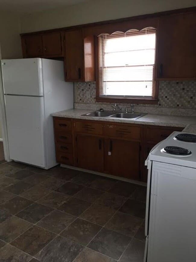 Building Photo - 7912 E 48 Terrace