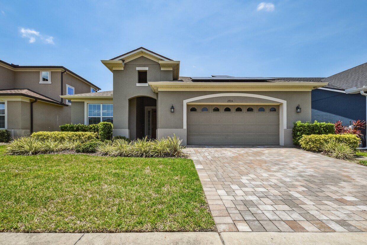 Foto principal - 2735 Stonegate Dr