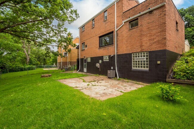 Foto del edificio - READY FOR MOVE IN! FULLY REMODELED 3-BEDRO...