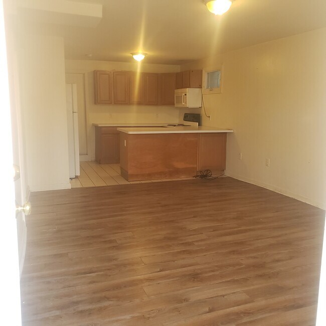 Building Photo - 9 Poplar St